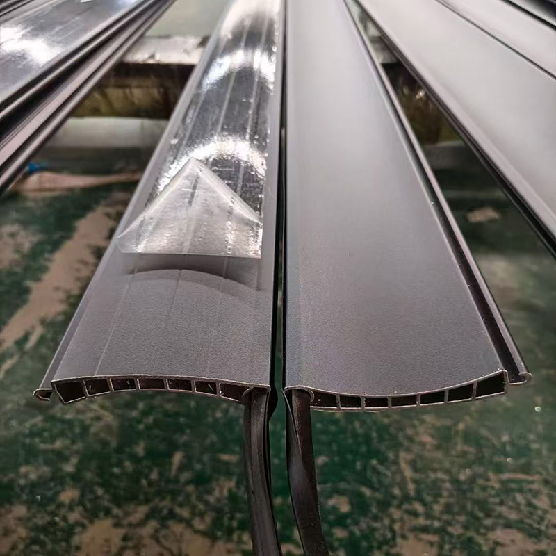 Porte da garage con tapparella elettrica